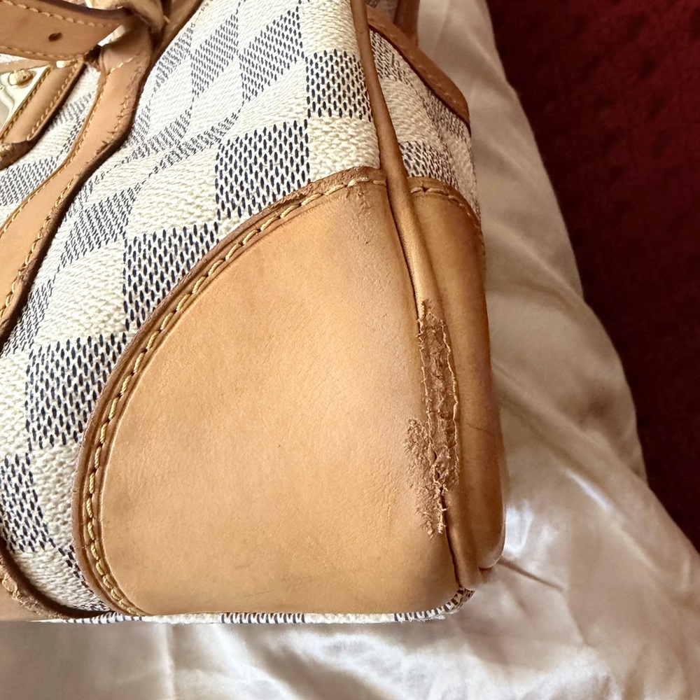 Authentic Louis Vuitton Berkely in Damier Azur - Picture 8 of 16